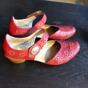 Cute! Reiker Mary Jane shoes. I should’ve bought a 39, so barely worn.